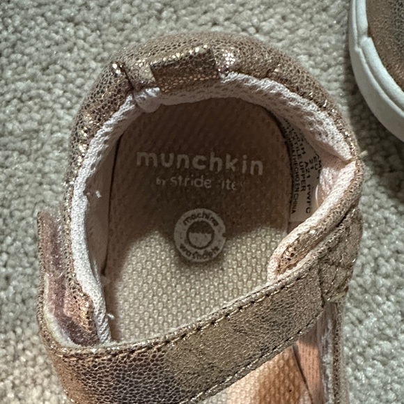 Munchkin Stride Rite Shoes - Picture 2 of 3